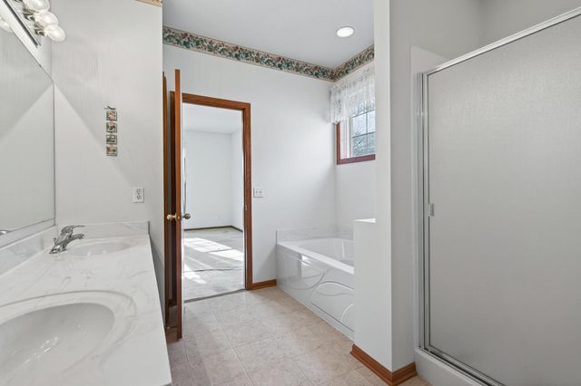 442 Meadowood Lane, Burnsville, MN 55337