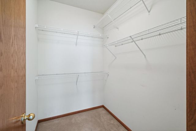 442 Meadowood Lane, Burnsville, MN 55337