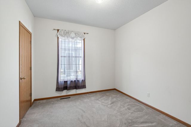 442 Meadowood Lane, Burnsville, MN 55337