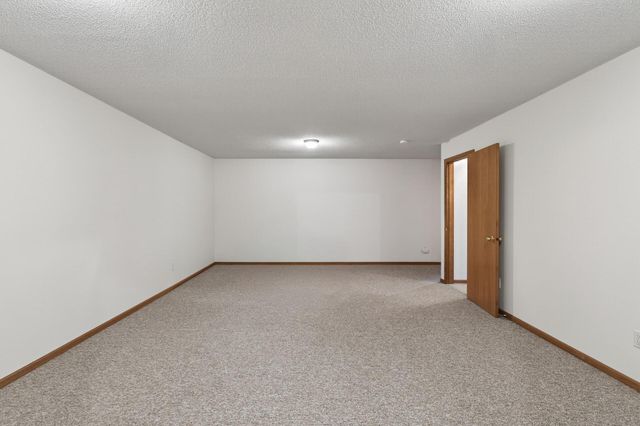 442 Meadowood Lane, Burnsville, MN 55337