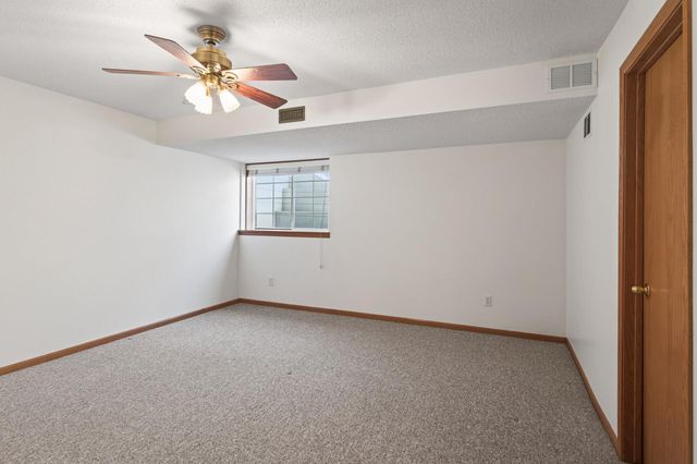 442 Meadowood Lane, Burnsville, MN 55337