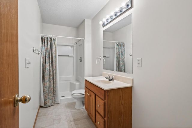 442 Meadowood Lane, Burnsville, MN 55337