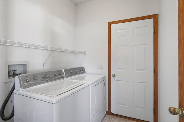 442 Meadowood Lane, Burnsville, MN 55337