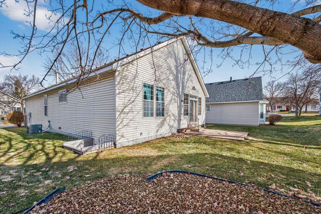 442 Meadowood Lane, Burnsville, MN 55337