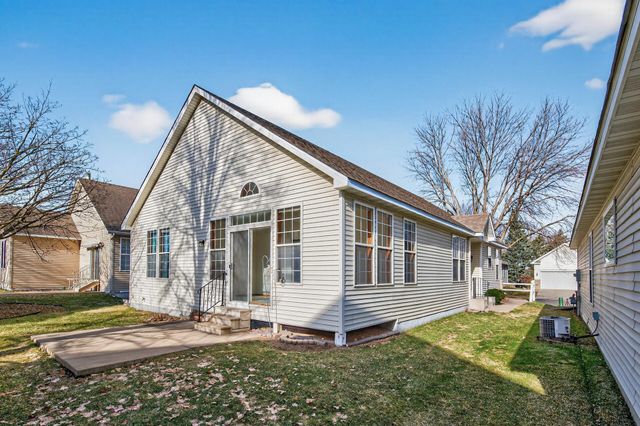 442 Meadowood Lane, Burnsville, MN 55337