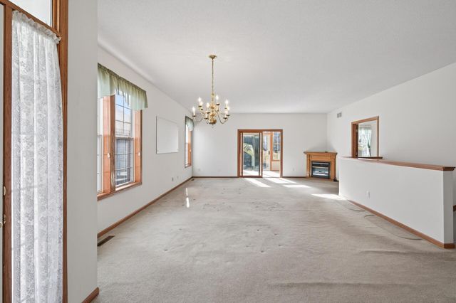 442 Meadowood Lane, Burnsville, MN 55337