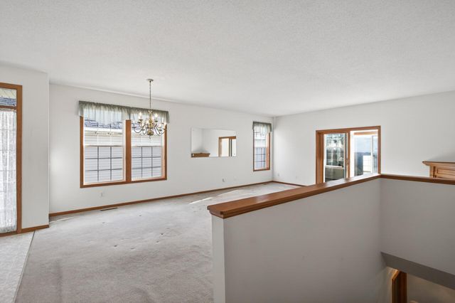 442 Meadowood Lane, Burnsville, MN 55337