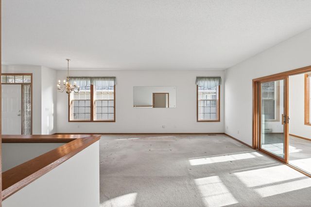 442 Meadowood Lane, Burnsville, MN 55337