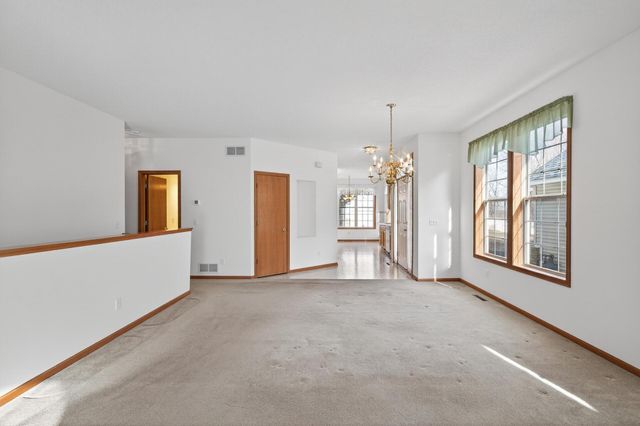 442 Meadowood Lane, Burnsville, MN 55337