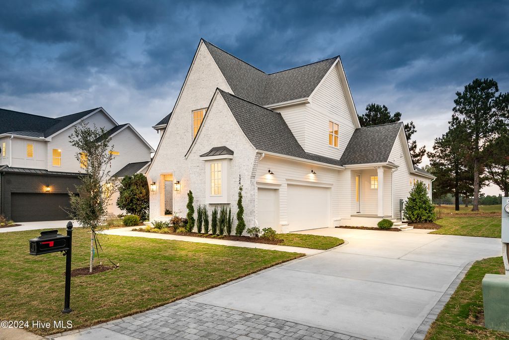 Image 2 of property listing at 124 Pine Tree Point, Snow Hill, NC 28580