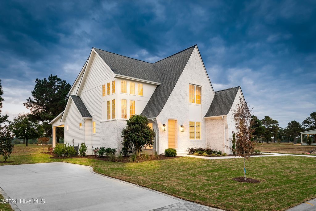 Image 3 of property listing at 124 Pine Tree Point, Snow Hill, NC 28580
