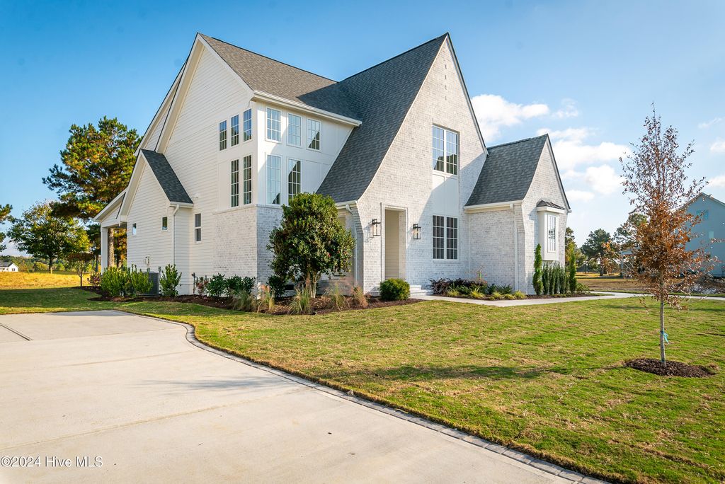 Image 4 of property listing at 124 Pine Tree Point, Snow Hill, NC 28580
