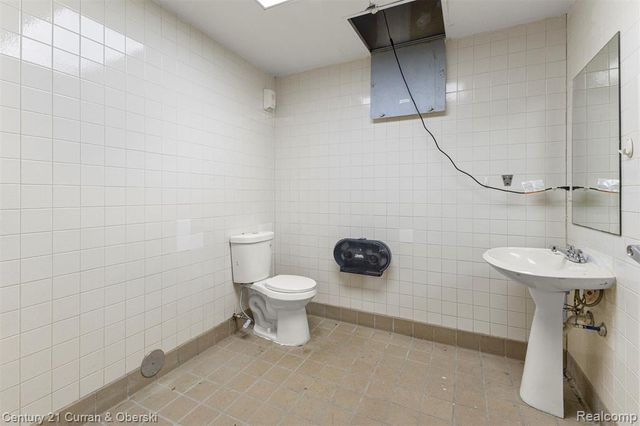 2300 S Schaefer Highway, Detroit, MI 48217