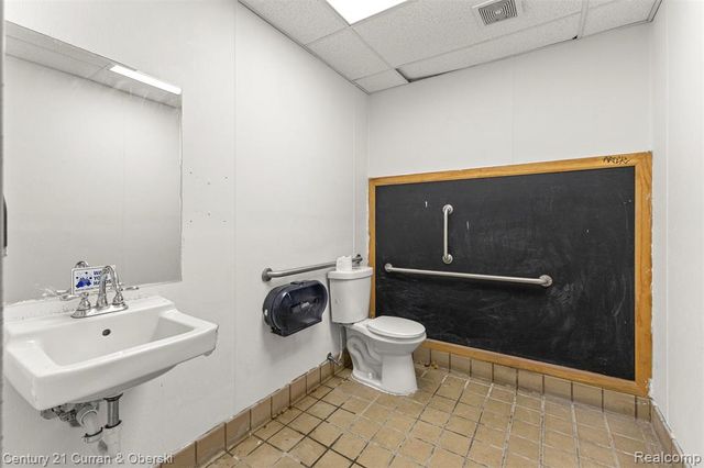 2300 S Schaefer Highway, Detroit, MI 48217