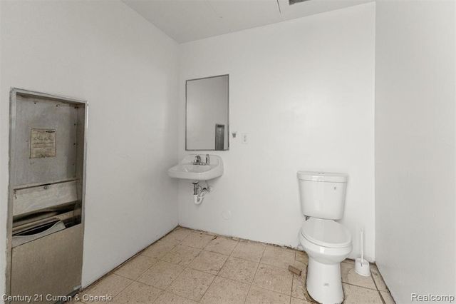 2300 S Schaefer Highway, Detroit, MI 48217