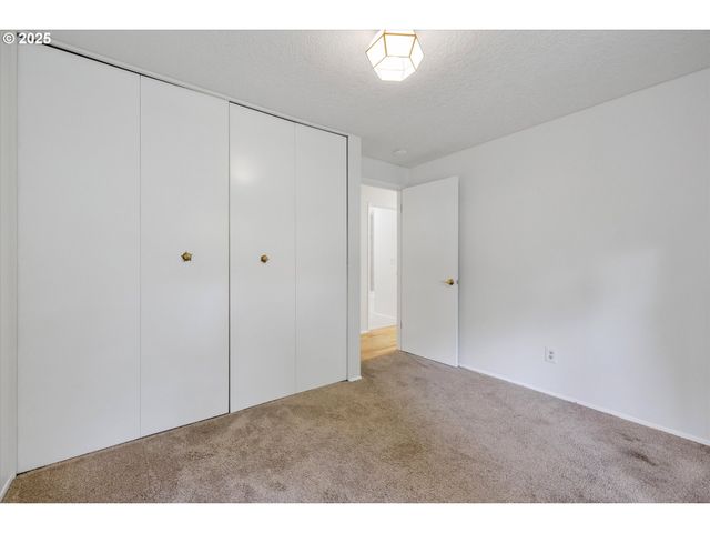 5132 TIMBERGROVE St, Lake Oswego, OR 97035