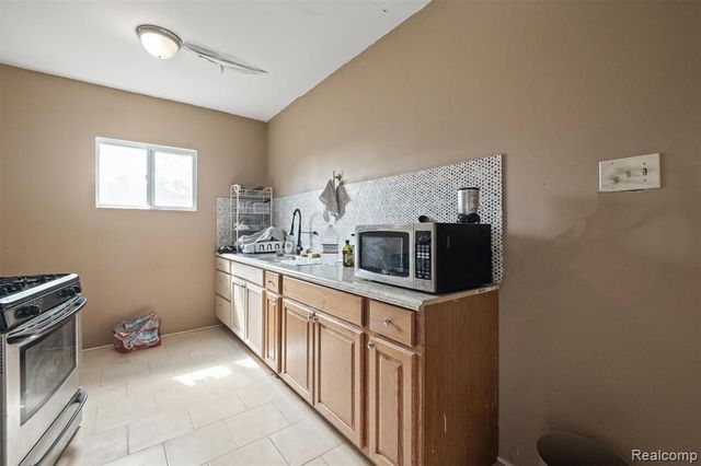 2300 W Buena Vista Street, Detroit, MI 48238