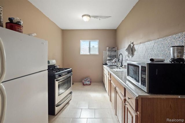 2300 W Buena Vista Street, Detroit, MI 48238