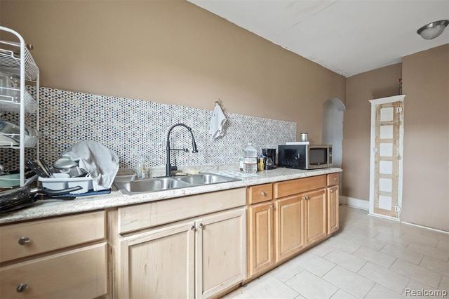 2300 W Buena Vista Street, Detroit, MI 48238