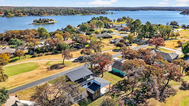 102 Huron Trail, Lake Kiowa, TX 76240