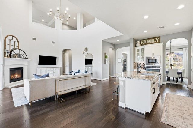 205 Woodlands CT, Lakeway, TX 78738