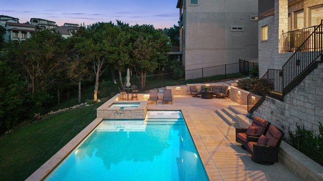 205 Woodlands CT, Lakeway, TX 78738
