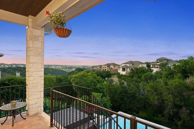 205 Woodlands CT, Lakeway, TX 78738