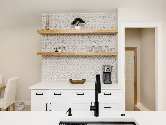 1649 Park Avenue, Hanover Park, IL 60133