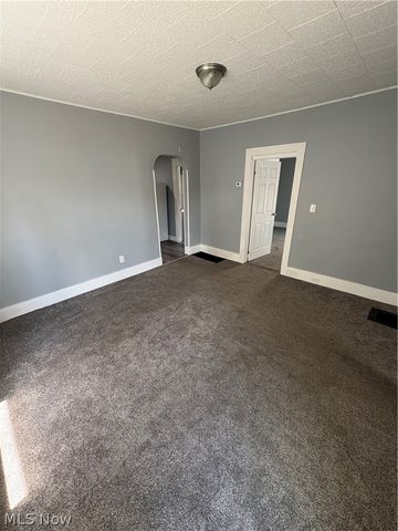 284 3rd Street NW, Barberton, OH 44203