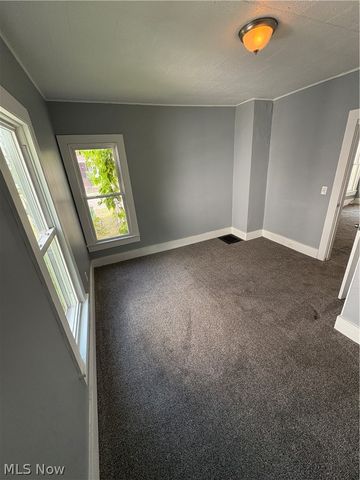 284 3rd Street NW, Barberton, OH 44203