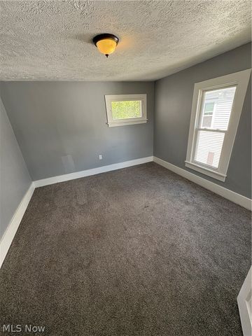 284 3rd Street NW, Barberton, OH 44203