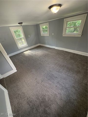 284 3rd Street NW, Barberton, OH 44203