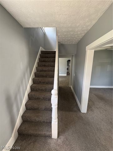284 3rd Street NW, Barberton, OH 44203