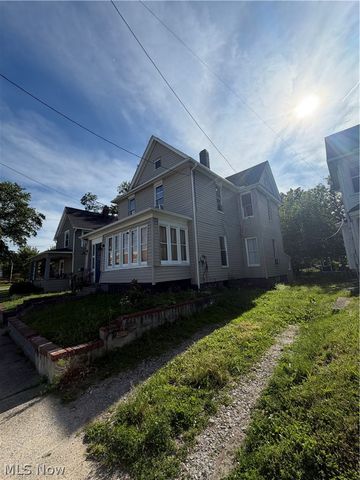 284 3rd Street NW, Barberton, OH 44203