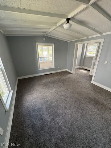 284 3rd Street NW, Barberton, OH 44203