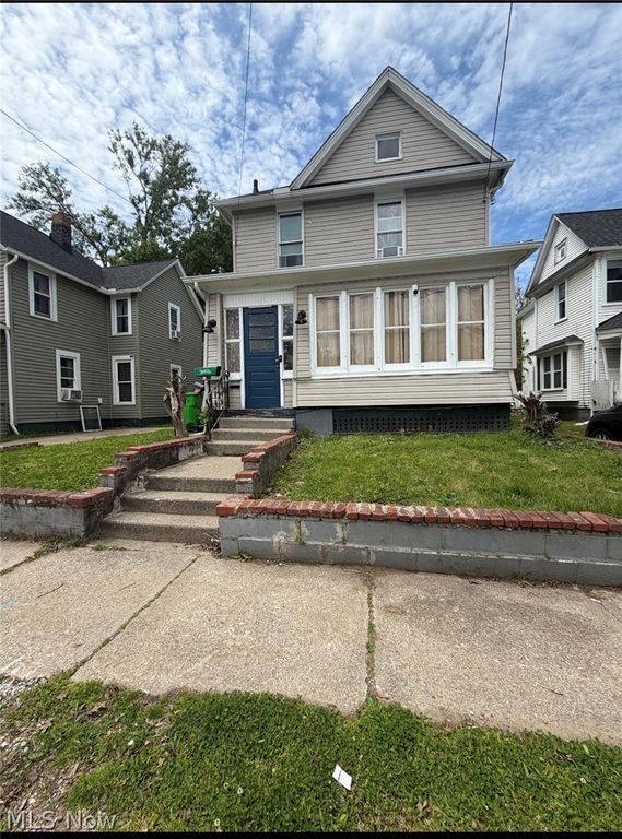 284 3rd Street NW, Barberton, OH 44203