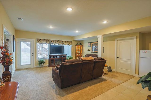 15550 Lovers Lane, Excelsior Springs, MO 64024