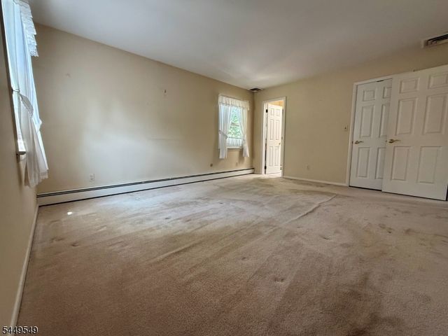 8 Byron Ct, Allendale Boro, NJ 07401