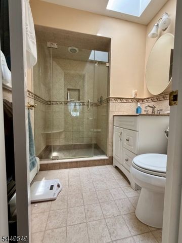 8 Byron Ct, Allendale Boro, NJ 07401