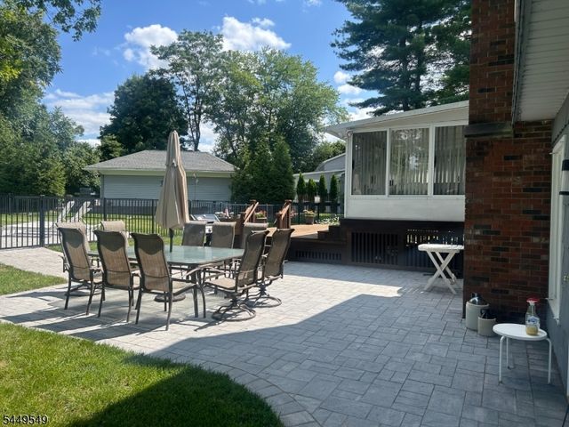 8 Byron Ct, Allendale Boro, NJ 07401