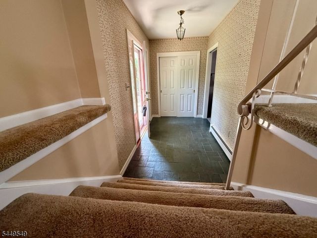 8 Byron Ct, Allendale Boro, NJ 07401