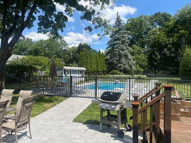 8 Byron Ct, Allendale Boro, NJ 07401