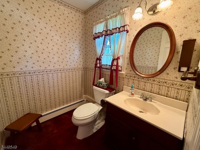 8 Byron Ct, Allendale Boro, NJ 07401