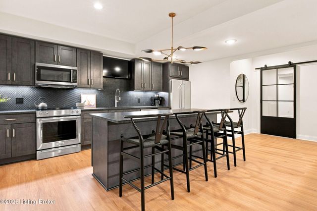 10511 Vista Hills Blvd, Louisville, KY 40291