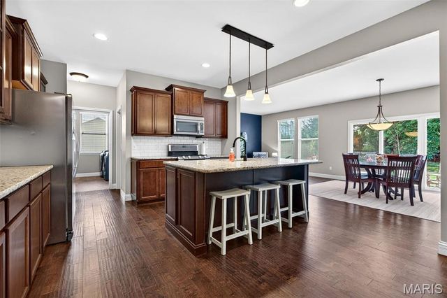 102 Eckstein Lane, Lake St Louis, MO 63367