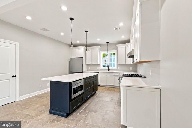 212 INGLESIDE AVE, Pennington, NJ 08534