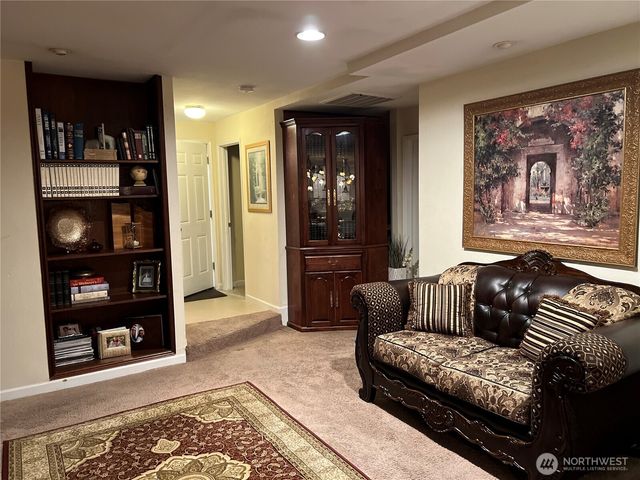 1319 E 66th Street, Tacoma, WA 98404