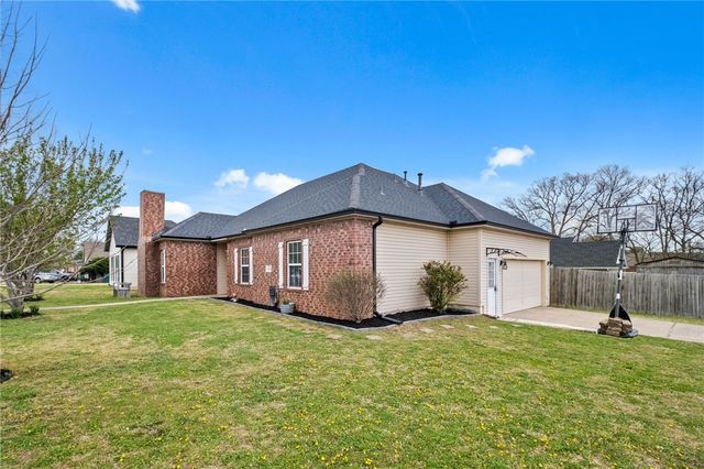 676 Brimwood Street, Centerton, AR 72719