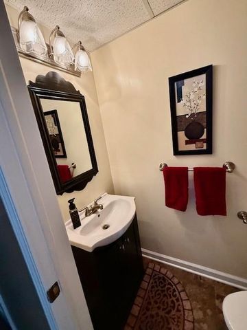 4714 Brookwood Terrace, St Joseph, MO 64506