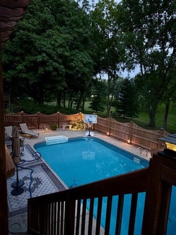 4714 Brookwood Terrace, St Joseph, MO 64506